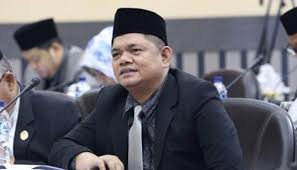 Dewan Desak Kontraktor Benahi Jalan Rusak