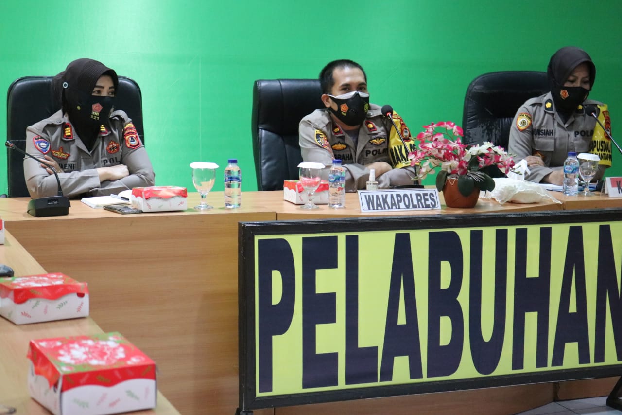 Wakapolres Berikan Arahan Kepada Seluruh Polwan Polres Pelabuhan Makassar