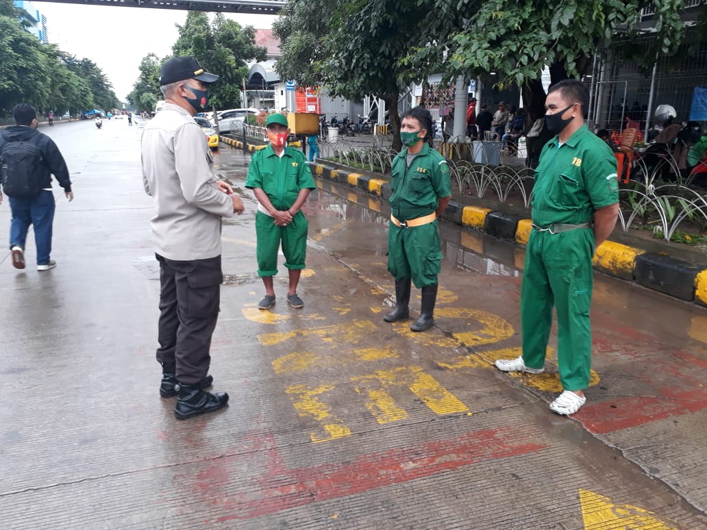 Ajak Patuhi Penerapan Protokol Kesehatan, Unit Binmas Polsek Seota Berikan Binluh pada Buruh