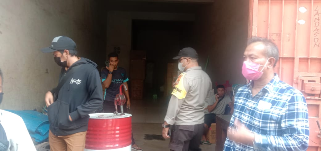 Bhabinkamtibmas Malimongan Tua patroli dialogis dan sambangi warganya Imbau Prokes