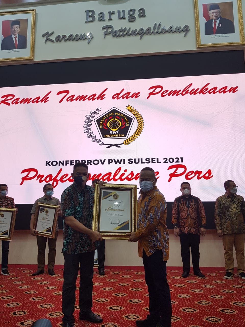 Semen Tonasa Terima Penghargaan Gold Achievement PWI Sulsel