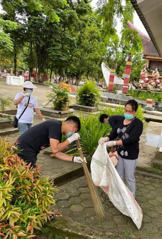 Militansi The-Za dan Garda JRM Bersihkan Sampah di Makale