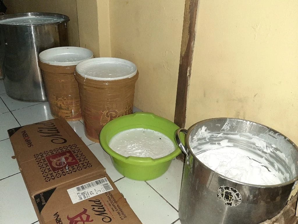 Polisi Gerebek Ruko Penyimpanan Kosmetik Ilegal
