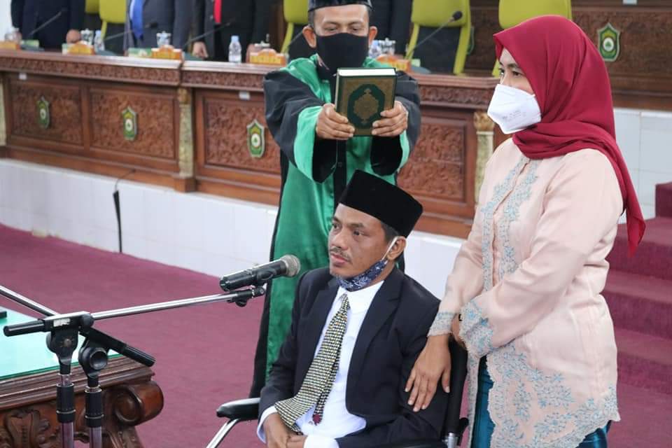 Gunakan Kursi Roda, Syahrir Resmi Anggota Dewan