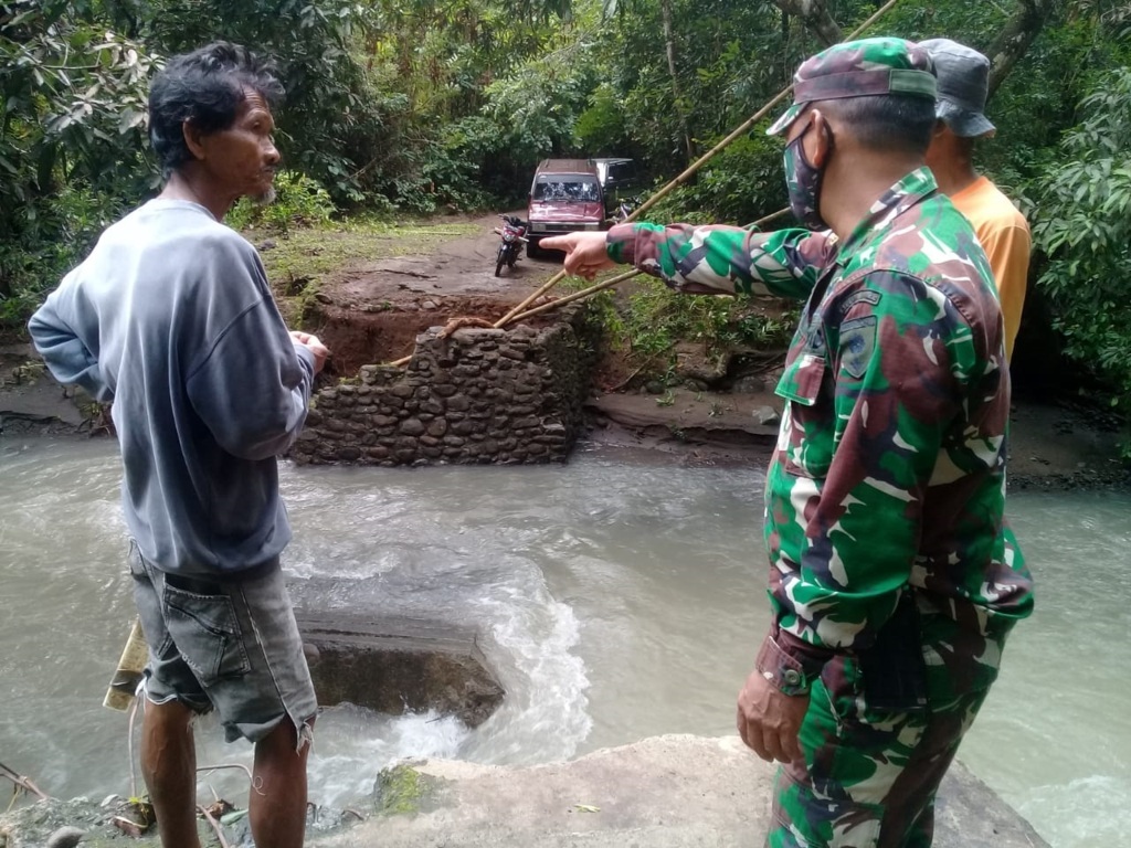 Jembatan Hanyut, Warga Terisolir