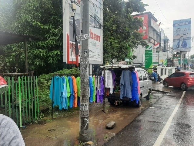 Dari Security Beralih ke Jualan Jaz Hujan