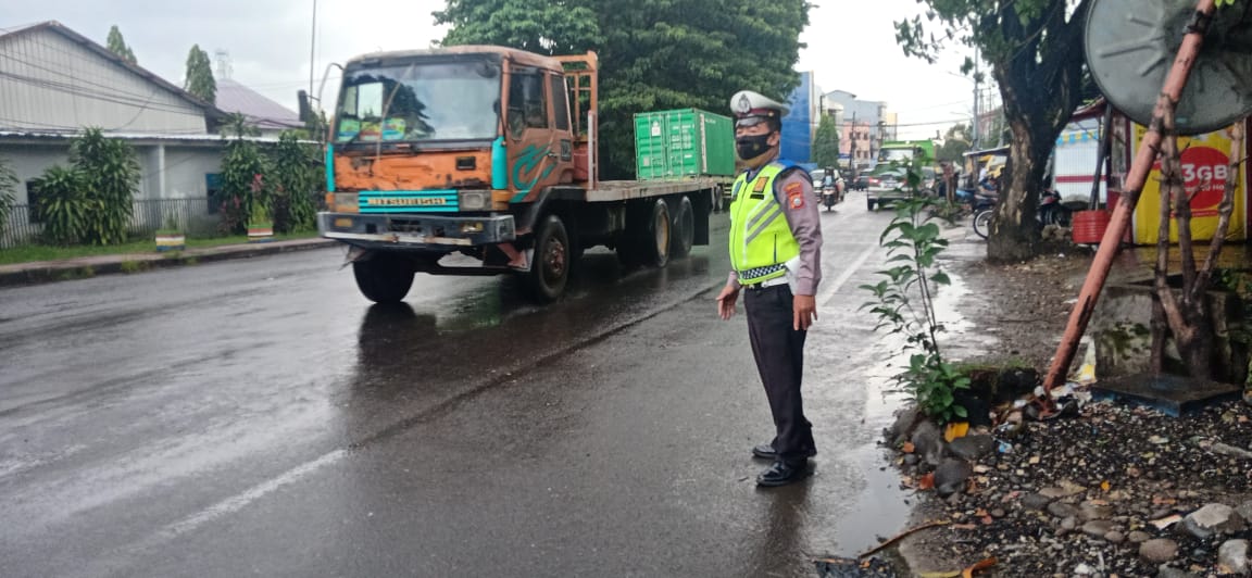 Berikan Pelayanan di Pagi Hari, Satlantas Polres Pelabuhan Makassar rutin lakukan Pengaturan Lalu Lintas