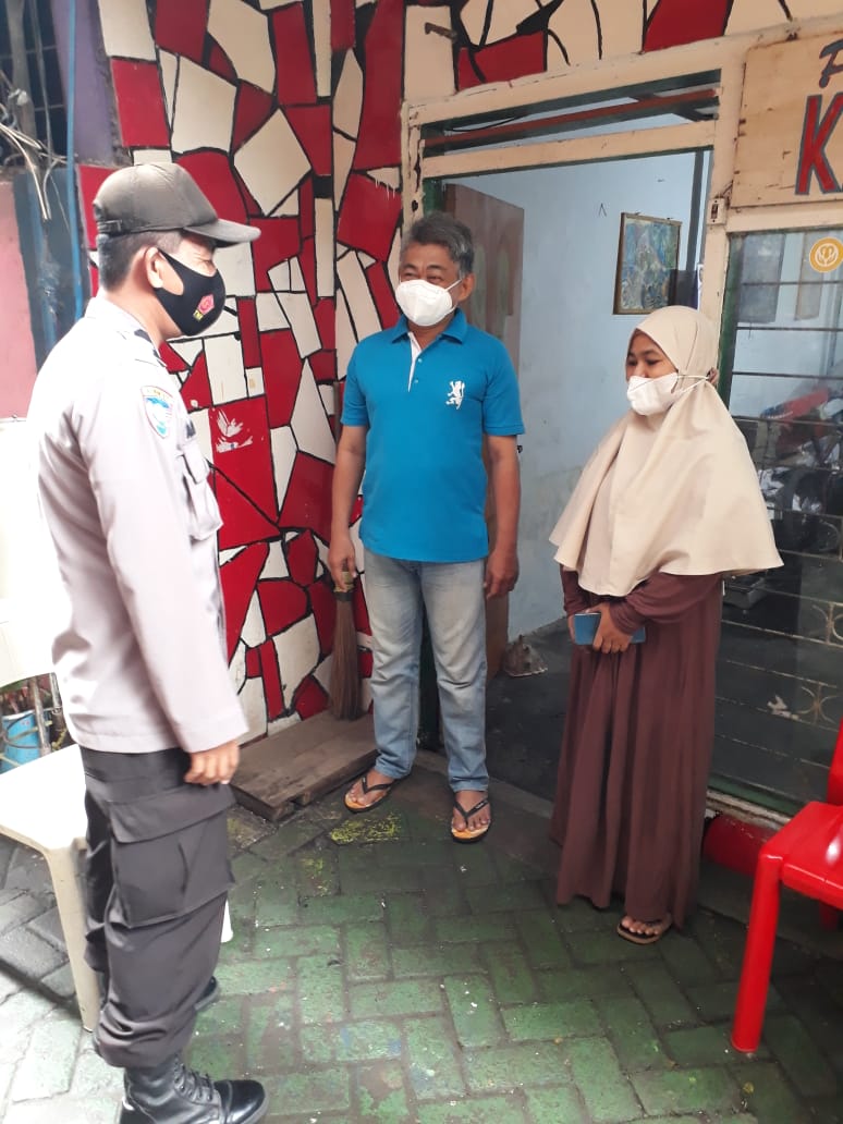 Putus Mata Rantai Covid- 19, Bhabinkamtibmas Pattunuang Sosialisasikan Vaksinasi Covid- 19