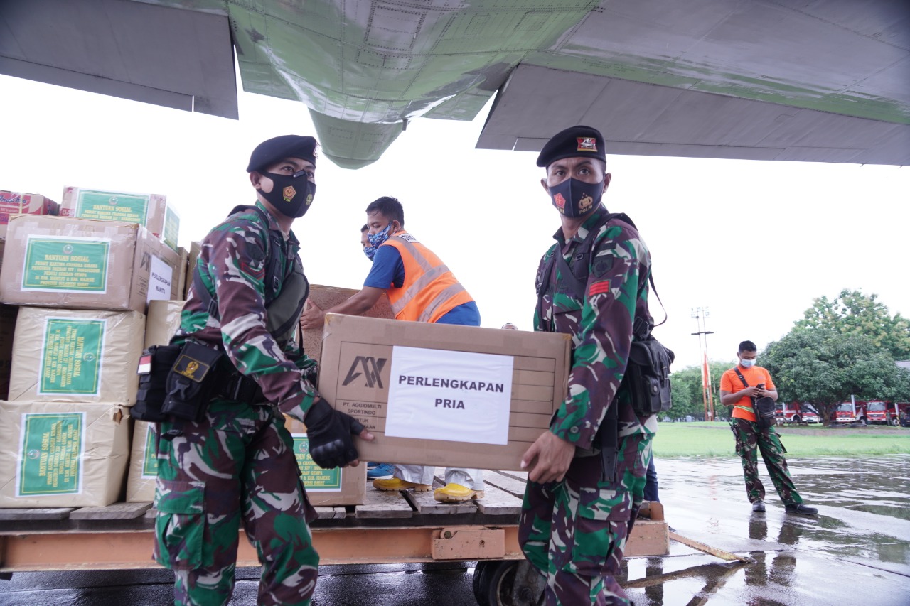 Persit Kartika Candra Kirana PD XIV/Hasanuddin Distribusikan Bantuan untuk korban gempa di Sulbar
