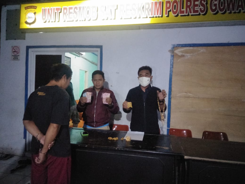 Ditinggal Pemilik Rumah,  Tukang Cat Sikat  200 Gram Emas
