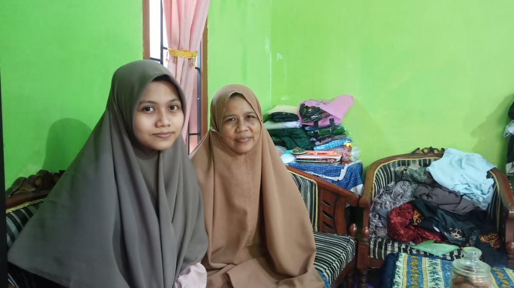 Bangkit dan Rintis Usaha dari Mesin Jahit Bantuan