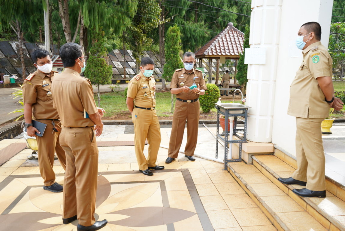 Hari Pertama Berkantor,  Wabup Irwan Sidak Pegawai
