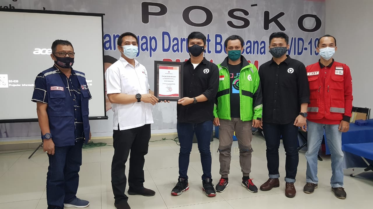 Gojek Makassar Terima Penghargaan dari PMI Pusat
