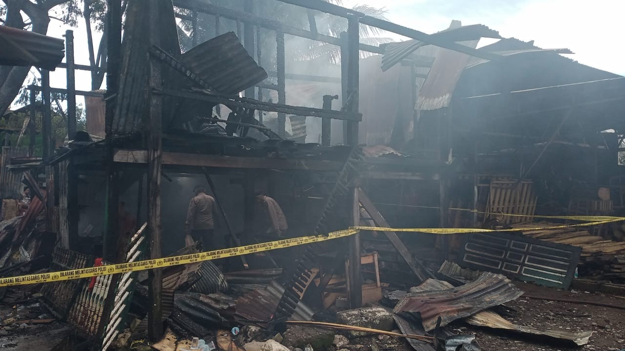 Dua Unit Rumah Warga Barukang Ludes