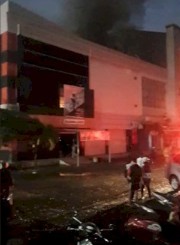 Si Jago Merah Amuk Ruko di Kompleks Ramayana
