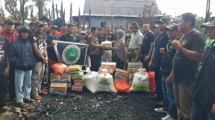 DPD Laskar 99 Bawakaraeng Bantu Korban Kebakaran