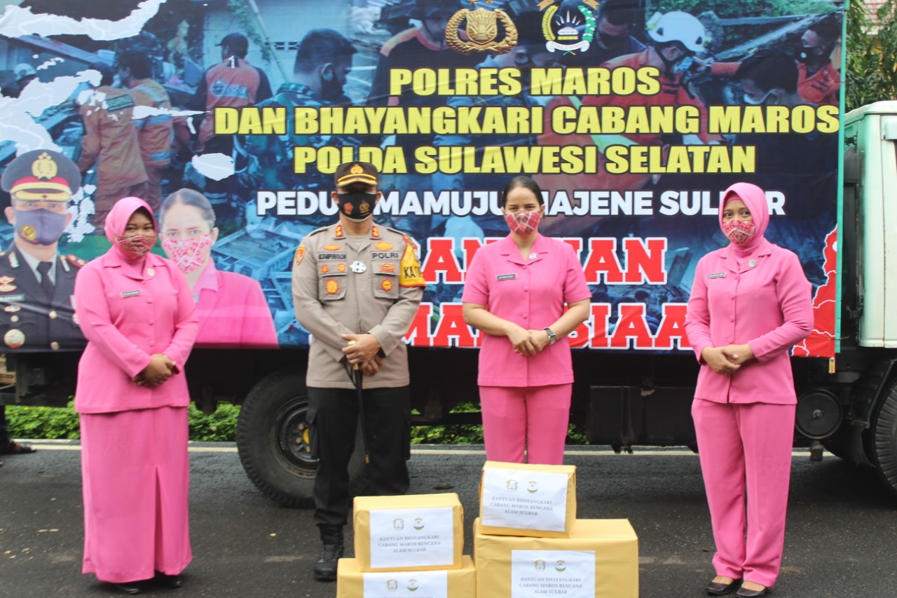Dua Truk Bantuan Logistik Polres dan Bhayangkari Cabang Maros