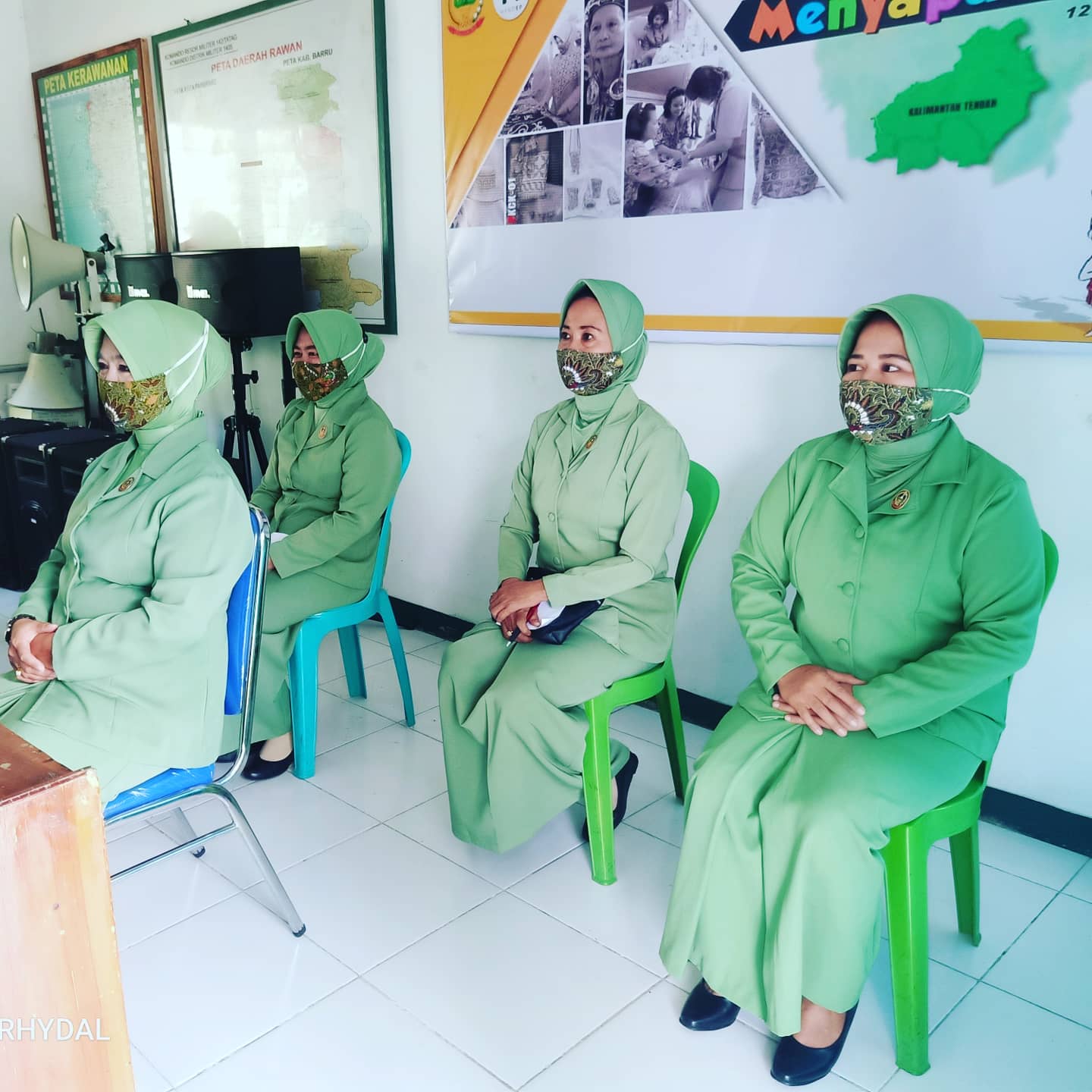 Persit KCK XI Ikut Pelatihan Kriya Rotan