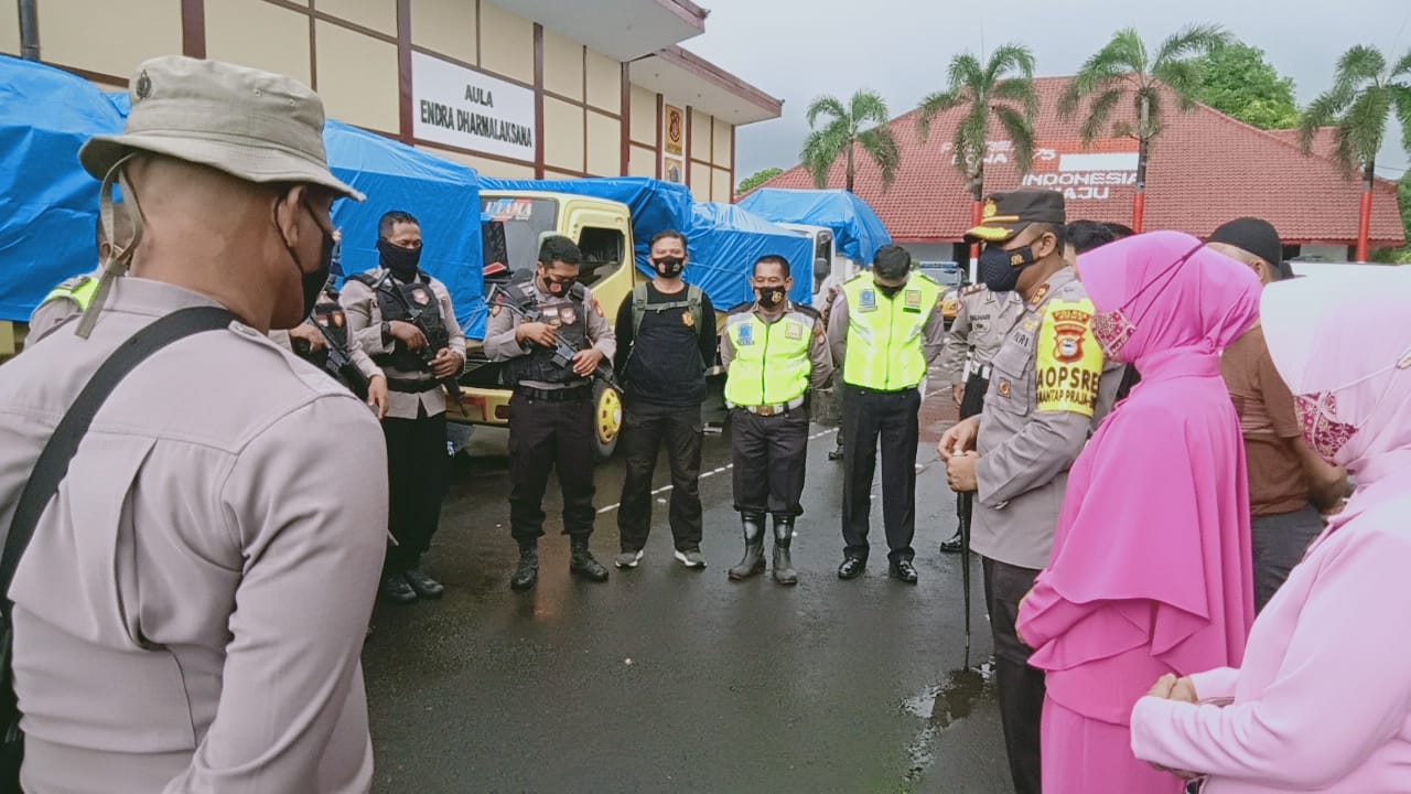 Polres Gowa-Bhayangkari Salurkan Bantuan ke Sulbar
