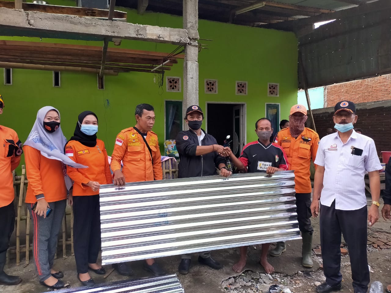 Pemkab Takalar Bantu Perbaiki Rumah Warga