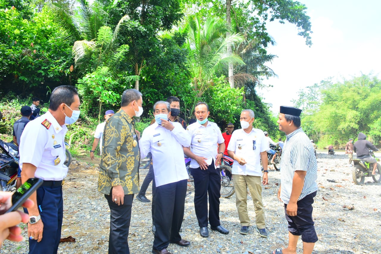 Dua Bupati Tinjau Jalan Penghubung