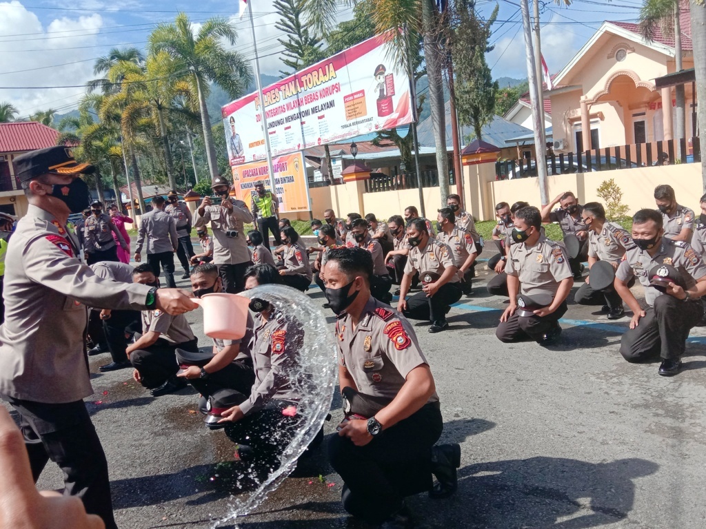 51 Personel Polres Naik Pangkat
