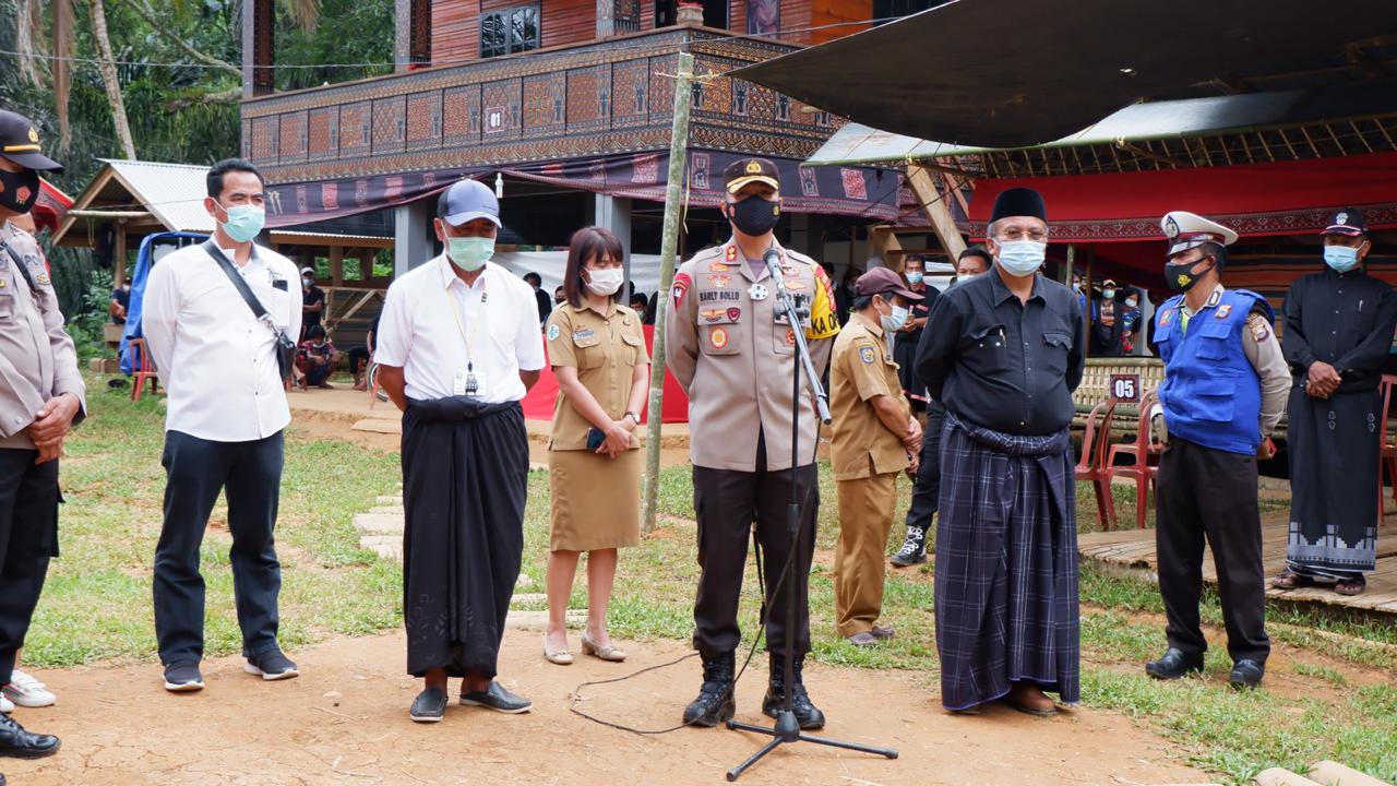 Kapolres Setop Pesta Adat