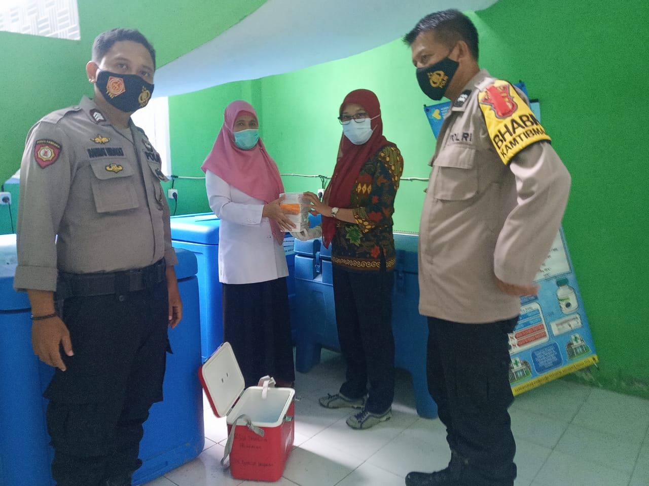 Sabhara Gowa Kawal Distribusi Vaksin Covid ke RS Thalia Irham