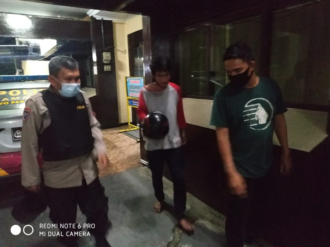 Curi Gawai Bawa Badik, Diamankan Warga