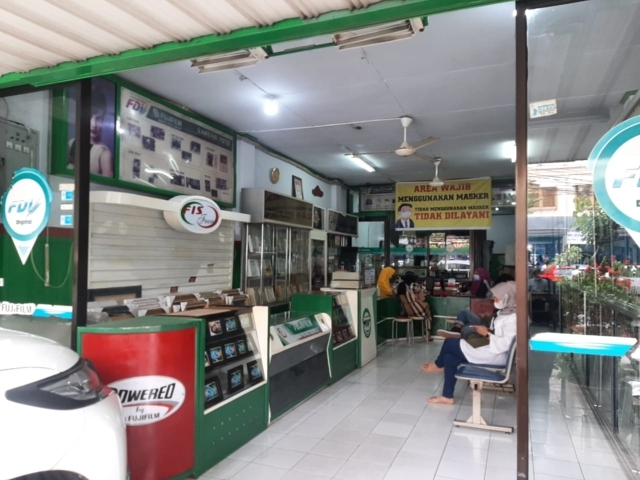 Sempat Putus Asa, Hingga Bangkit Berjualan Bingkai Foto