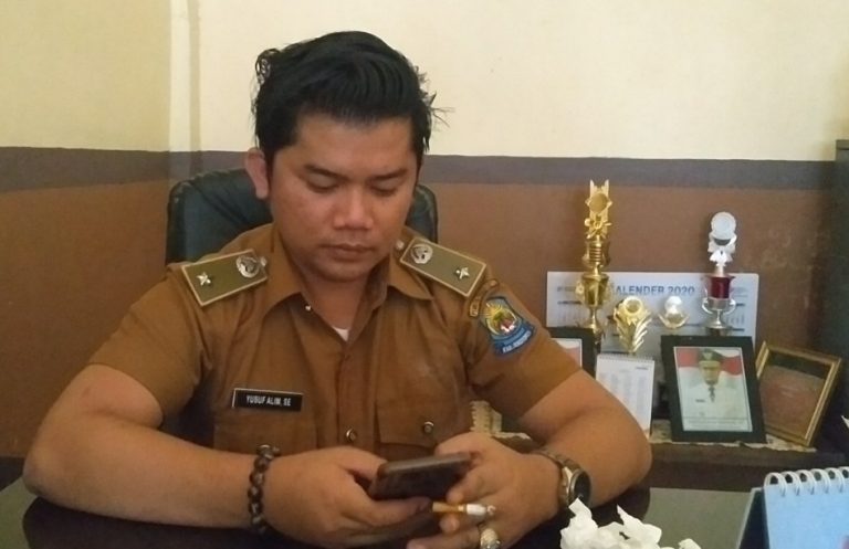 Warga Serbu Kantor Desa Bontomatene