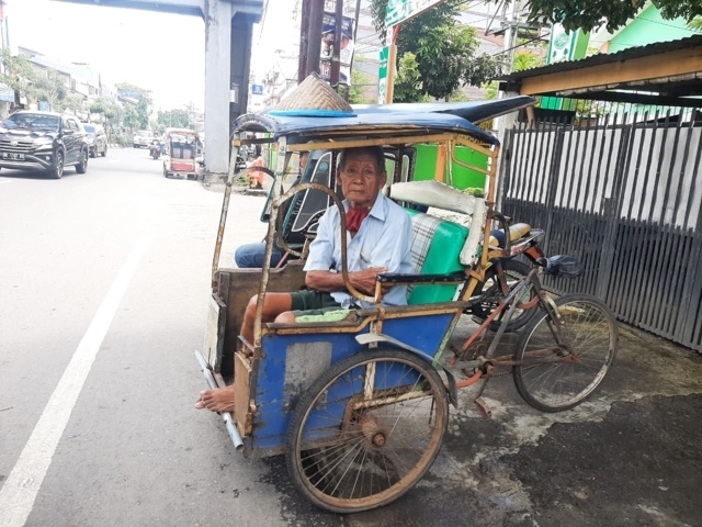 Sudah Sulit Menabung, Minat Naik Becak Berkurang