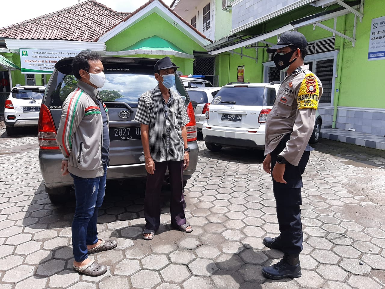 Bhabinkamtibmas Ende Blusukan di Wilayah Kerjanya