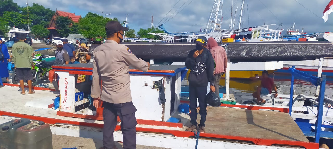 Unit Binmas Polsek Paotere Rutin  Imbau Warga Pulau Patuhi Prokes