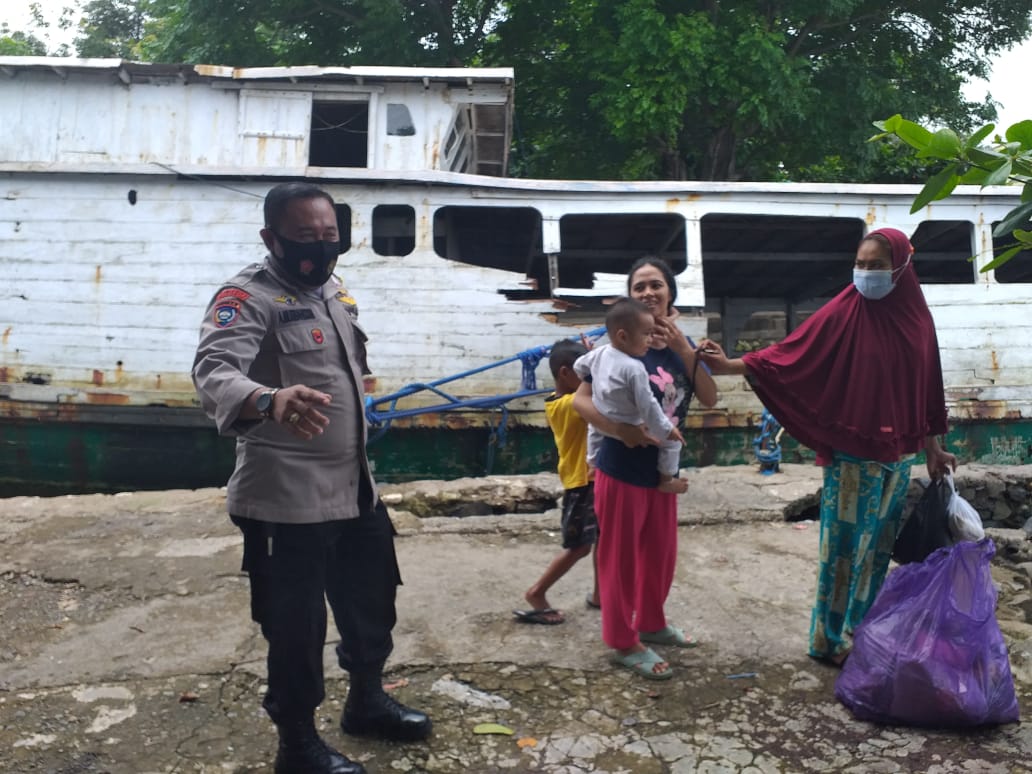 Bhabinkamtibmas Pulau Barrang Caddi Ajak Warga jaga Kamtibmas dan Patuhi Prokes