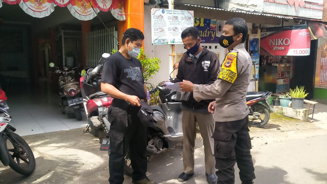 Bhabinkamtibmas Butung Ingatkan Prokes Kepada Warga