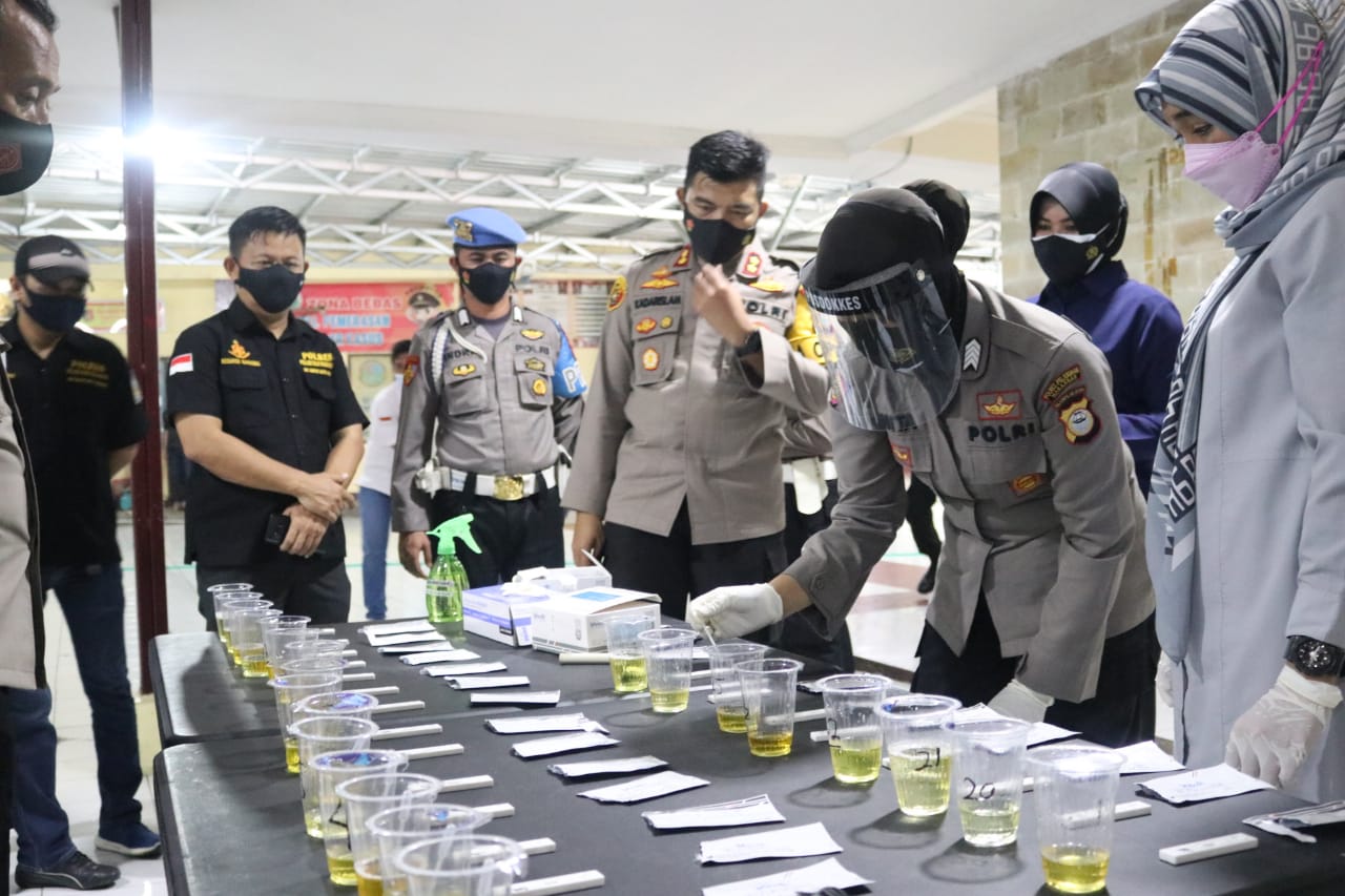 Sat Narkoba Polresta Pelabuhan Makassar Tes Urine Mendadak