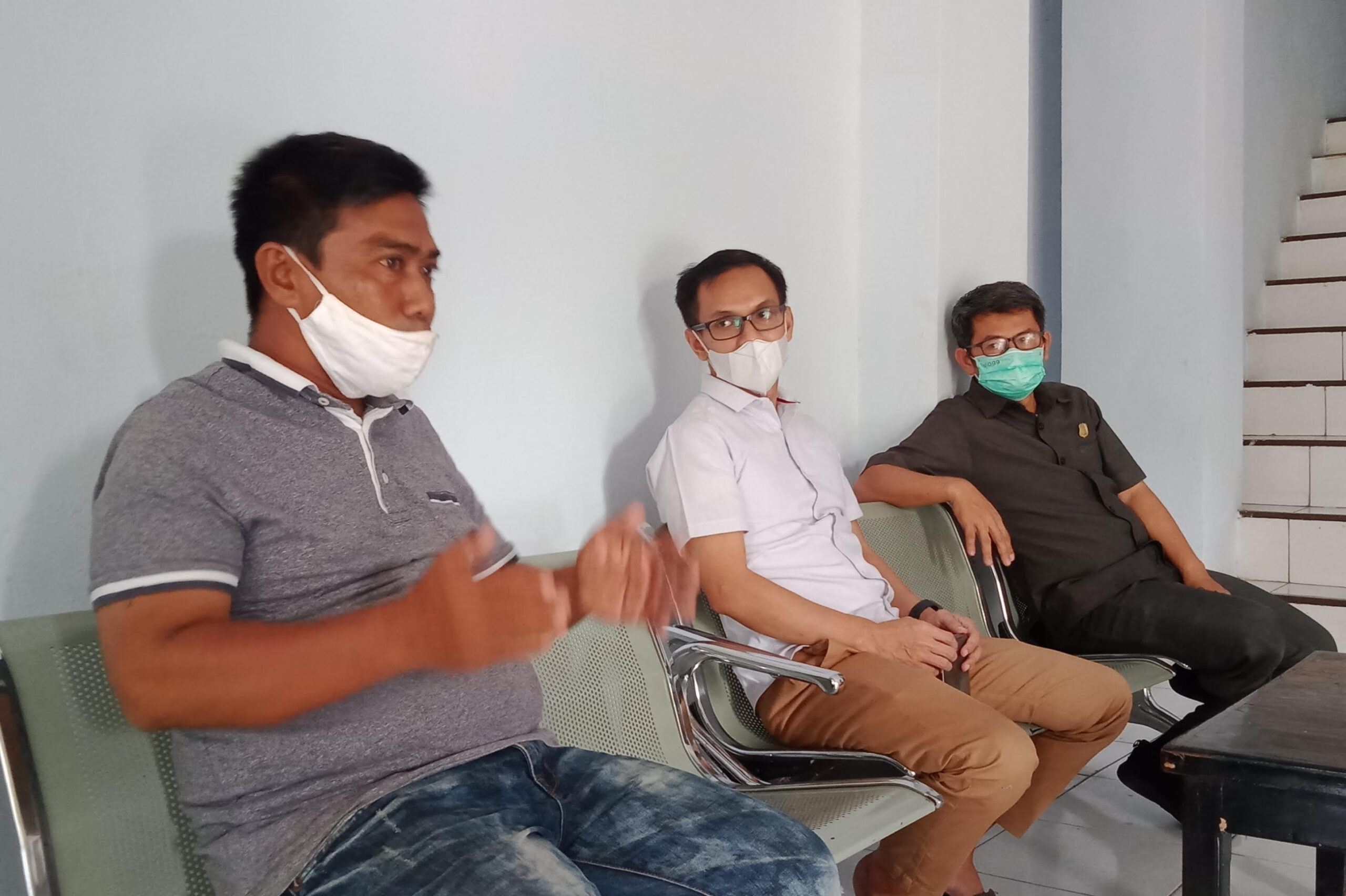 Asosiasi Sopir Adukan Jalan Longsor