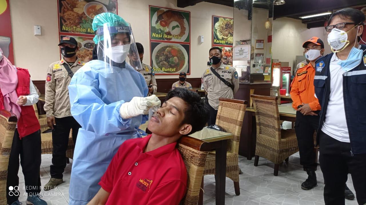 Tak Bermasker Layani Konsumen, Karyawan RM Positif Covid