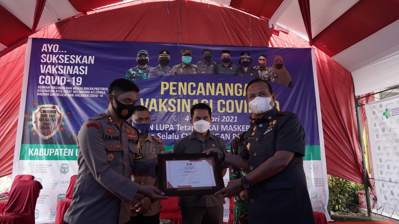 Vaksinasi di Luwu Prioritas 2.188  Nakes dan Tenaga Penunjang
