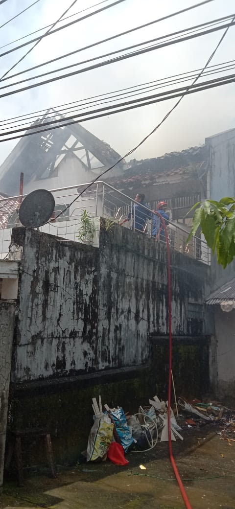 Rumah Dirut Bank Sulselbar Dilalap Si Jago Merah