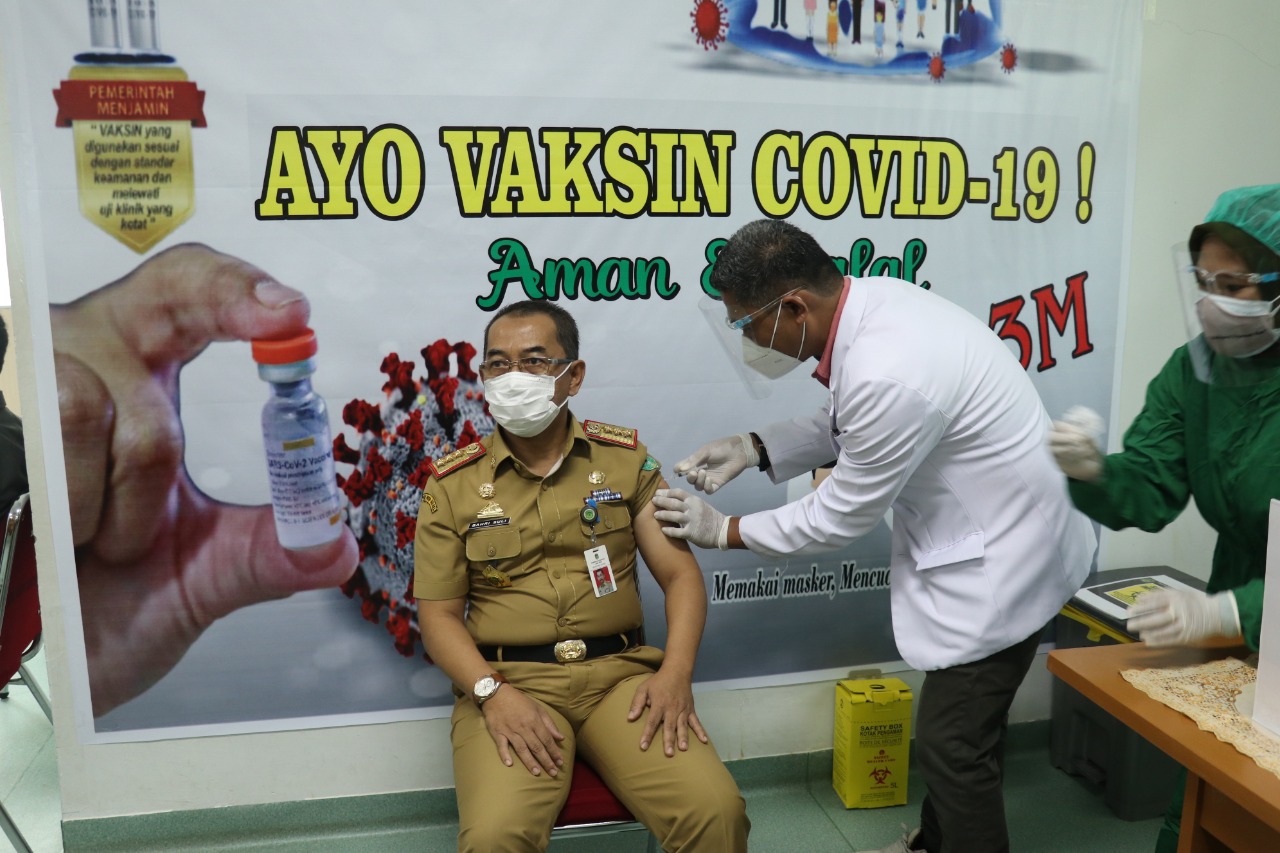 Sekkab Jalani Vaksinasi Vaksin Sinovac