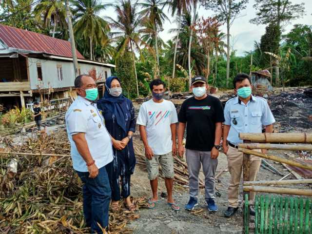 Apdesi Serahkan Bantuan Korban Kebakaran