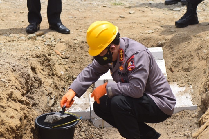 Kapolri Serahkan Bantuan Korban Gempa Sulbar