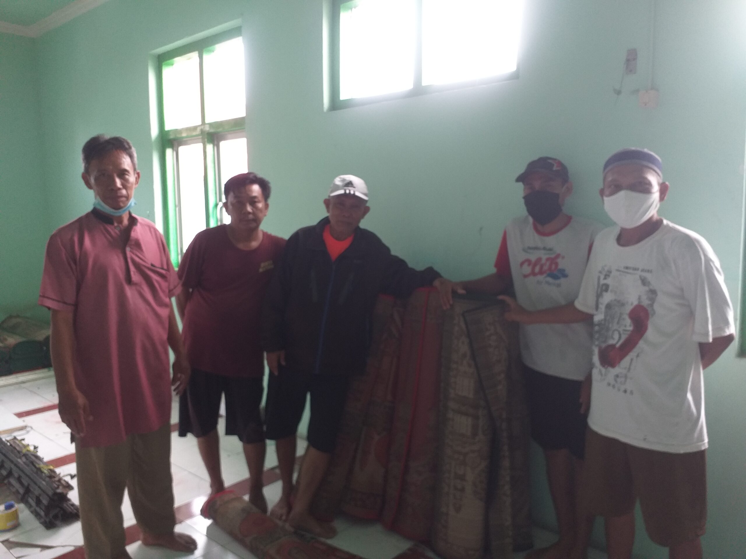Masjid Wahyu Sumbangkan Karpet ke Masjid di Gowa