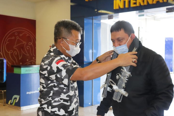 Ketum Bapera Disambut Ritual Adat Bugis Makassar