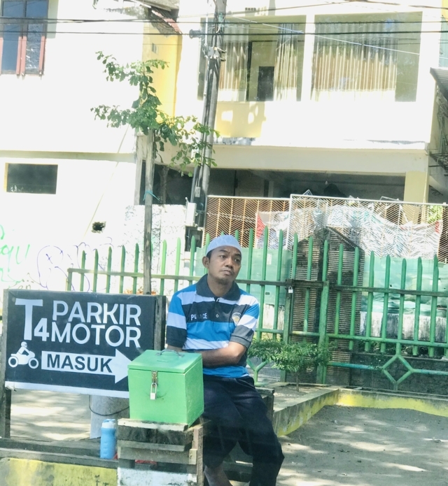 Honor dari Jamaah Masjid dan Menjadi Jukir