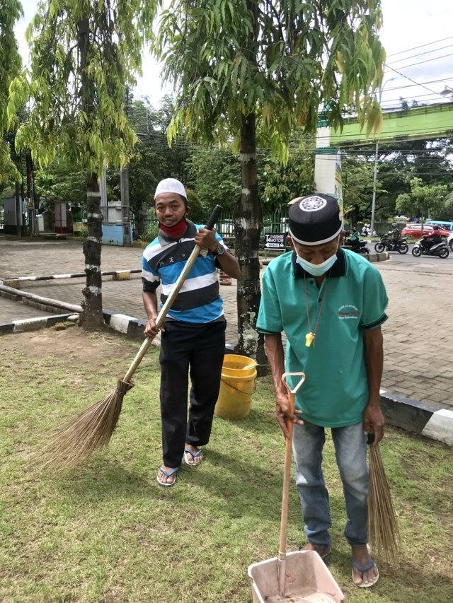 Sering Mendapat Marah Jika Ada Sandal Hilang