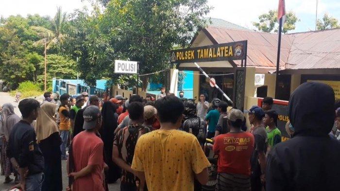 Puluhan Massa Serbu Polsek Tamalatea