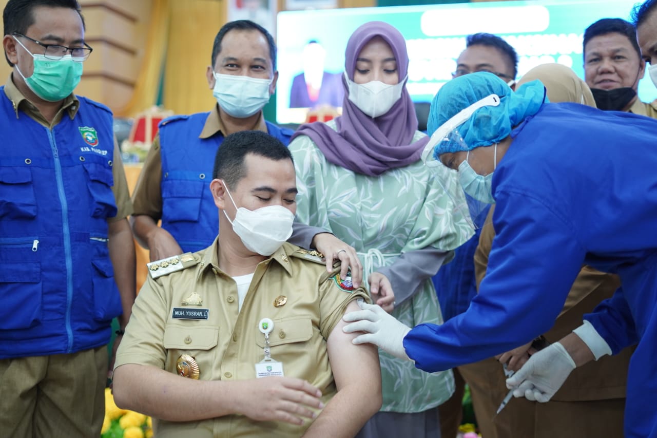 Pertama Berkantor, MYL Disuntik Vaksin